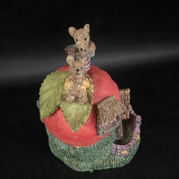 1994 Youngs Mouse Mice Red Apple House Chimney Picket Fence Purple Yellow Flower - Picture 7 of 13